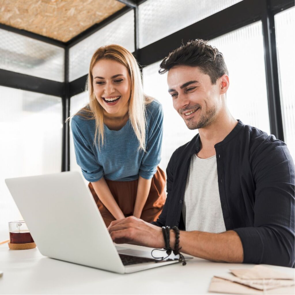 LinkedIn Marketing 2 people in front of laptop